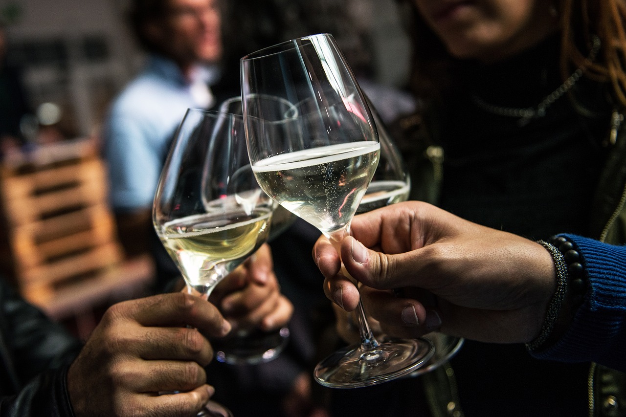 The benefits of volunteering at wine events and how to get involved