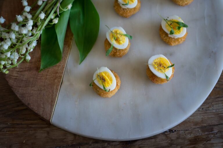 Canapes 2100 1400 1600x1067 1 768x512